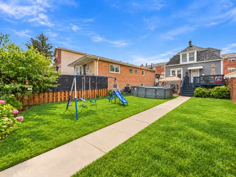 3252 N Neenah Ave, Chicago, IL 60634