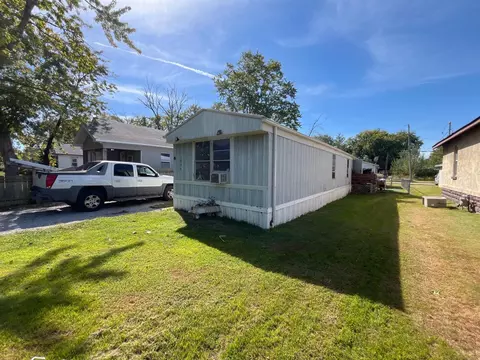 1004 Case St, Centralia, IL 62801