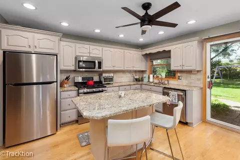 Kitchen - 8102 Tennessee Ave, Willowbrook, IL 60527 photo 3 of 4