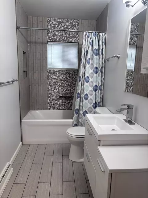 Bath - 505 W Central Blvd, Kewanee, IL 61443 photo 2 of 5
