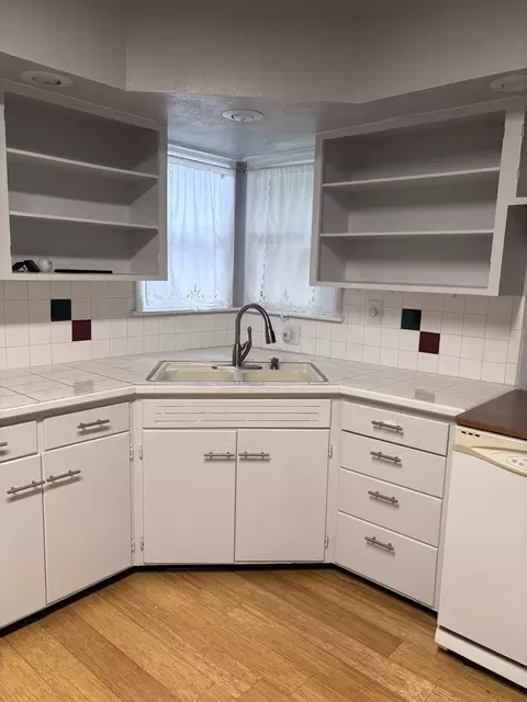 Kitchen - 505 W Central Blvd, Kewanee, IL 61443 photo 3 of 7