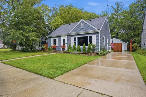 Exterior - 389 N Commonwealth Ave, Elgin, IL 60123 photo 3 of 7
