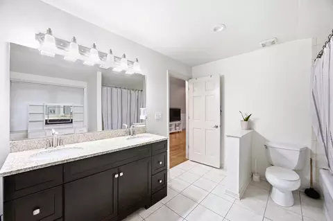 Bath - 389 N Commonwealth Ave, Elgin, IL 60123 photo 4 of 4