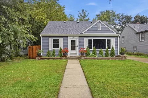 Exterior - 389 N Commonwealth Ave, Elgin, IL 60123 photo 2 of 7