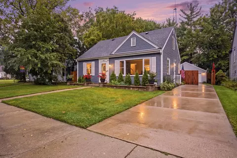 Exterior - 389 N Commonwealth Ave, Elgin, IL 60123 photo 4 of 7