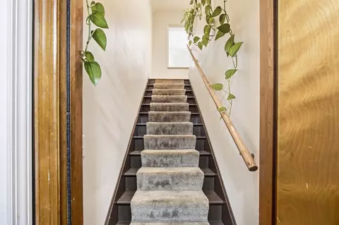 Entry Way - 389 N Commonwealth Ave, Elgin, IL 60123 photo 1 of 3