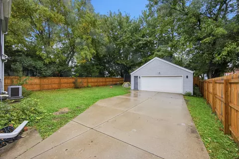 Exterior - 389 N Commonwealth Ave, Elgin, IL 60123 photo 6 of 7