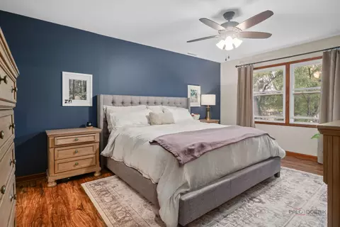Bedroom - 1502 Sunset Dr, Holiday Hills, IL 60051 photo 1 of 3