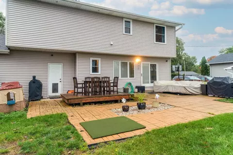 Exterior - 1502 Sunset Dr, Holiday Hills, IL 60051 photo 3 of 8