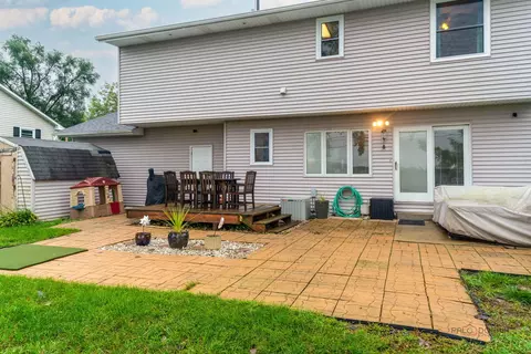 Exterior - 1502 Sunset Dr, Holiday Hills, IL 60051 photo 4 of 8