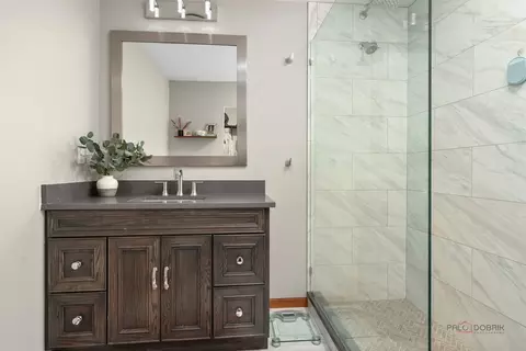 Bath - 1502 Sunset Dr, Holiday Hills, IL 60051 photo 2 of 3