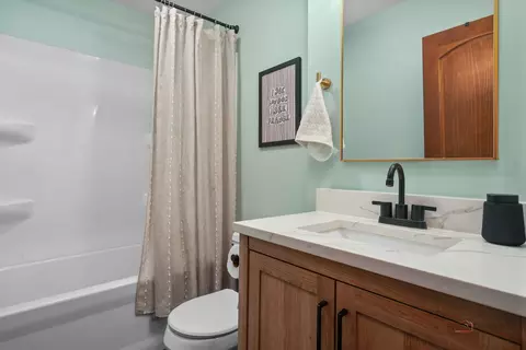 Bath - 1502 Sunset Dr, Holiday Hills, IL 60051 photo 3 of 3