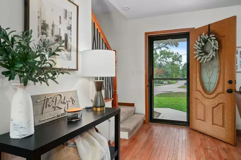 Entry Way - 1502 Sunset Dr, Holiday Hills, IL 60051 photo 1 of 2