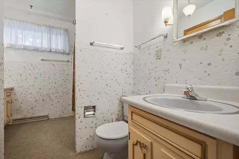 Bath - 912 Parmon Rd, Bloomington, IL 61701 photo 3 of 4