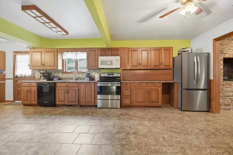Kitchen - 912 Parmon Rd, Bloomington, IL 61701 photo 4 of 4