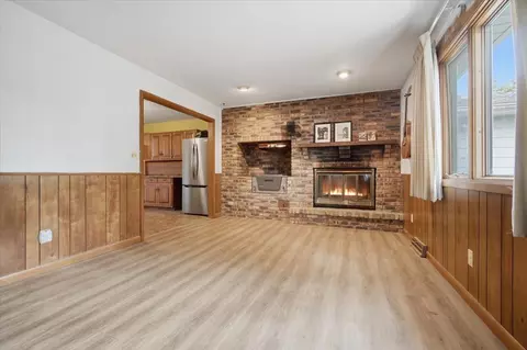 Living - 912 Parmon Rd, Bloomington, IL 61701 photo 3 of 4