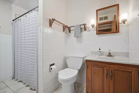 Bath - 912 Parmon Rd, Bloomington, IL 61701 photo 1 of 4