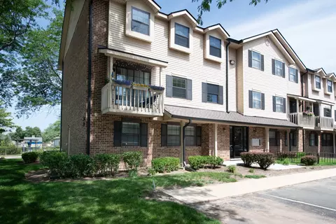 1486 W Jefferson Ave #D, Naperville, IL 60540