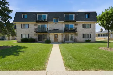 1311 N Baldwin Ct #3A, Palatine, IL 60074
