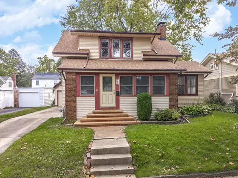 510 Kreitzer Ave, Bloomington, IL 61701