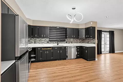 Kitchen - 5 Bethany Dr, Troy, IL 62294 photo 6 of 7