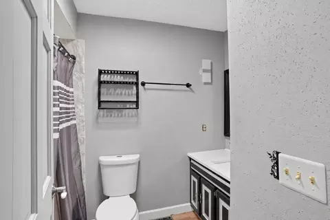 Bath - 5 Bethany Dr, Troy, IL 62294 photo 3 of 4
