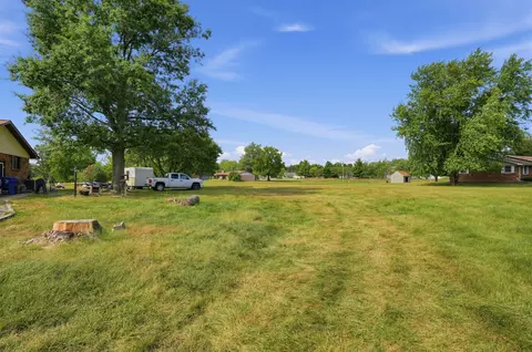 Exterior - 5 Bethany Dr, Troy, IL 62294 photo 6 of 9