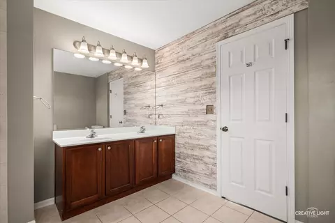 Bath - 1017 Simms Ct, Plano, IL 60545 photo 3 of 4