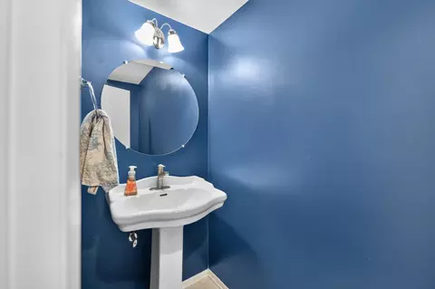 Bath - 6 Cypress Sq, Elgin, IL 60123 photo 1 of 3