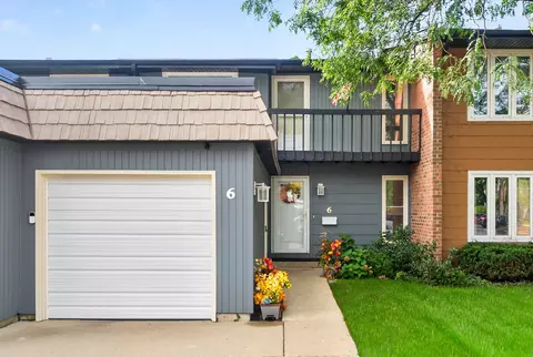 Exterior - 6 Cypress Sq, Elgin, IL 60123 photo 2 of 10