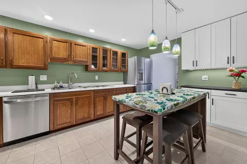 Kitchen - 6 Cypress Sq, Elgin, IL 60123 photo 1 of 2