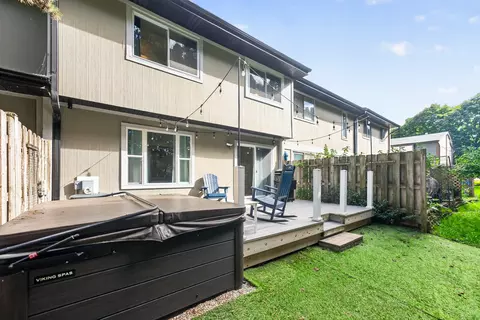 Exterior - 6 Cypress Sq, Elgin, IL 60123 photo 10 of 10
