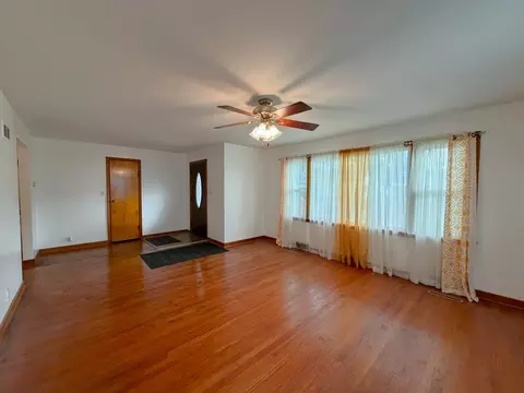 Living - 435 S Cannon Ave, Kankakee, IL 60901 photo 2 of 3