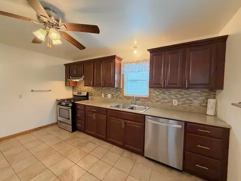 Kitchen - 435 S Cannon Ave, Kankakee, IL 60901 photo 3 of 4