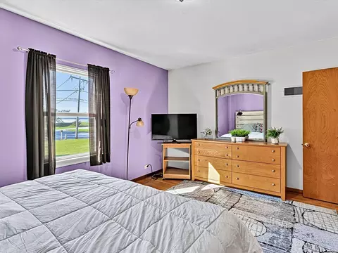 Bedroom - 3536 Bernice Rd, Lansing, IL 60438 photo 2 of 9