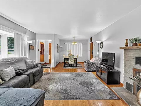 Living - 3536 Bernice Rd, Lansing, IL 60438 photo 2 of 5