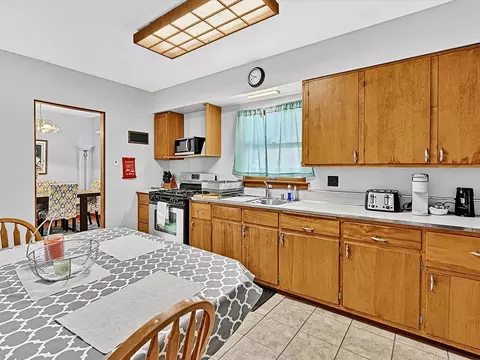 Kitchen - 3536 Bernice Rd, Lansing, IL 60438 photo 3 of 4