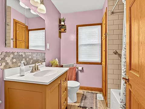 Bath - 3536 Bernice Rd, Lansing, IL 60438 photo 3 of 5