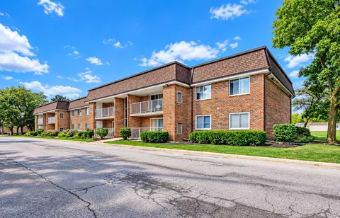 1106 Westover Ln #2B, Schaumburg, IL 60193