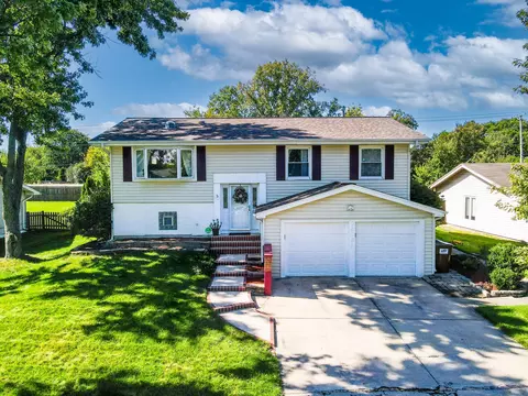 2 S068 Churchill Ln, Glen Ellyn, IL 60137