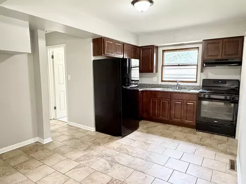 Kitchen - 17963 Roy St, Lansing, IL 60438 photo 2 of 2