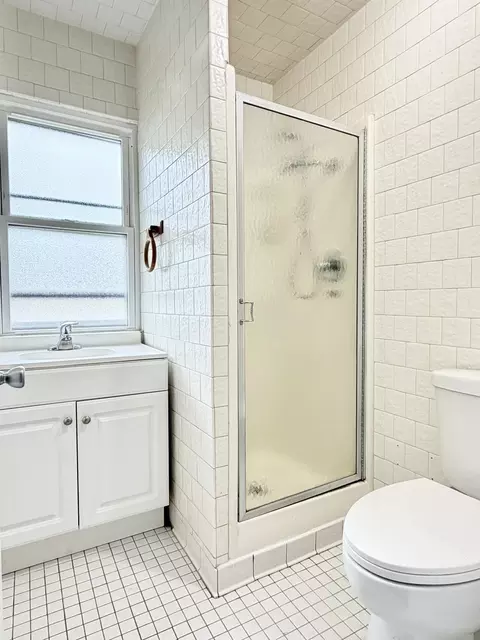 Bath - 17963 Roy St, Lansing, IL 60438 photo 1 of 2