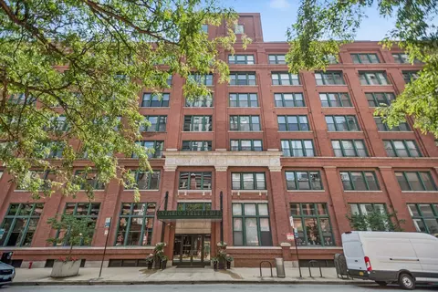 411 W Ontario St #322, Chicago, IL 60654