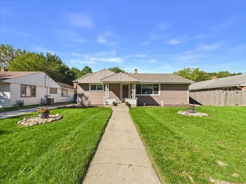 220 Fairview Blvd, Rockford, IL 61107
