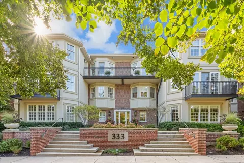 333 E Westminster Rd #2B, Lake Forest, IL 60045