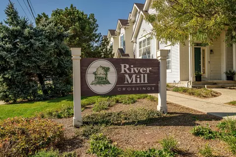 747 River Walk Dr, Wheeling, IL 60090 photo 33