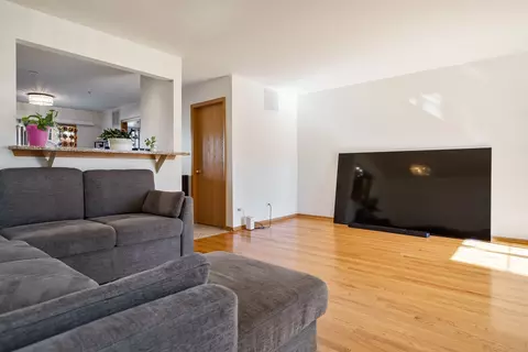 747 River Walk Dr, Wheeling, IL 60090 photo 5