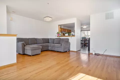 747 River Walk Dr, Wheeling, IL 60090 photo 4