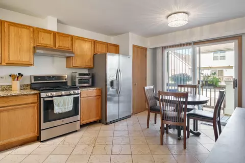 747 River Walk Dr, Wheeling, IL 60090 photo 8