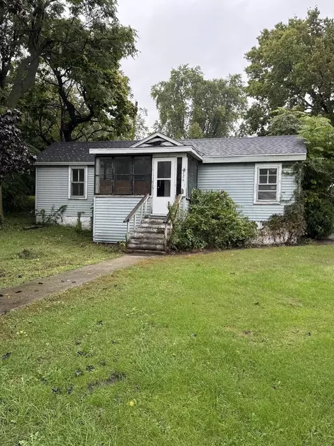 226 W Washington St, Utica, IL 61373